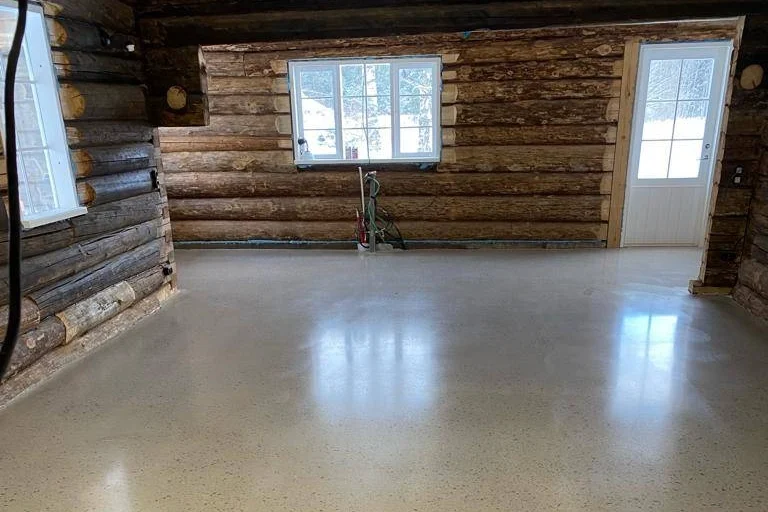 Põrandalt hooliv suhe